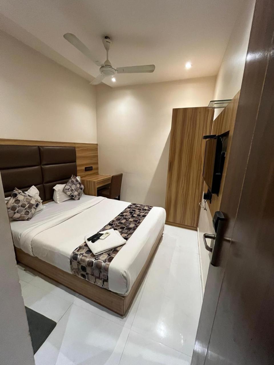Hotel Shahi Darbar Terminal-2 Mumbai Exterior photo